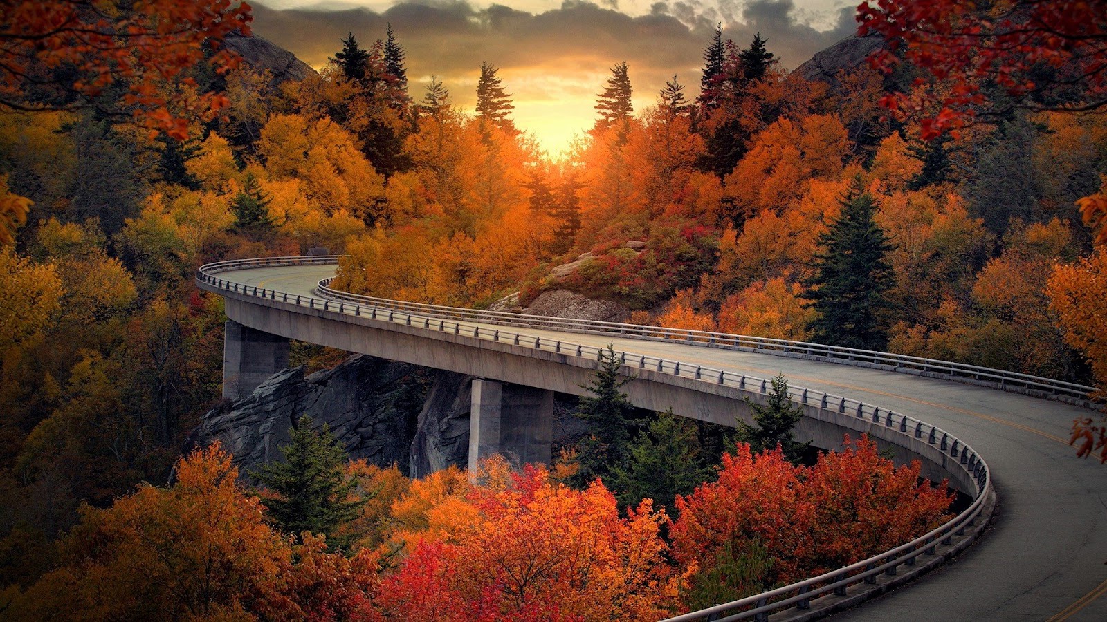 Top 50 hình ảnh những con đường đẹp nhất trên thế giới - Ảnh nền máy tính miêu tả hình ảnh cây cầu đẹp lung linh - viettelinternet24h.com